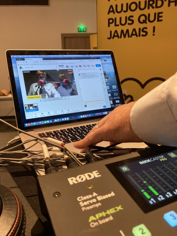 #RadioTour : vous avez désormais la possibilité, depuis votre bureau, de tchater avec les partenaires via le flux vidéo.
