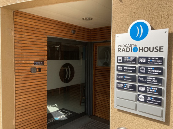 Vous ne connaissez pas encore la RadioHouse ? Elle a été créée, pensée, financée et développée par les Éditions HF. Pour le reste, c'est par là