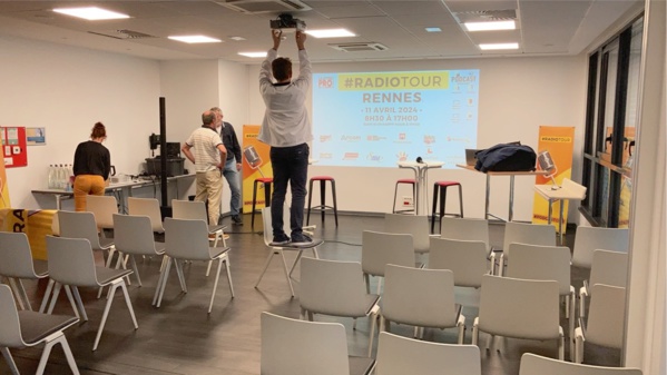 Contrairement à ce que vous lisez sur l'écran, nous étions bien dans les salles de l'hôtel Athena Spa à Strasbourg dès le mercredi soir pour installer cette 2e étape du RadioTour 2024...