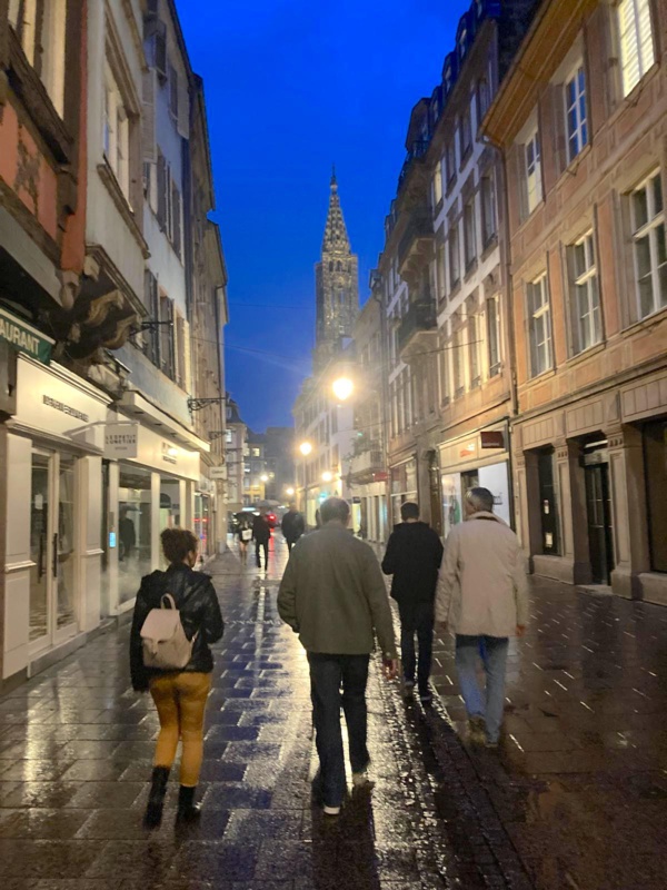 Nous avons pris le temps de nous balader dans le centre-ville de Strasbourg. À mon grand regret, nous n'avons pas vu de cigognes...