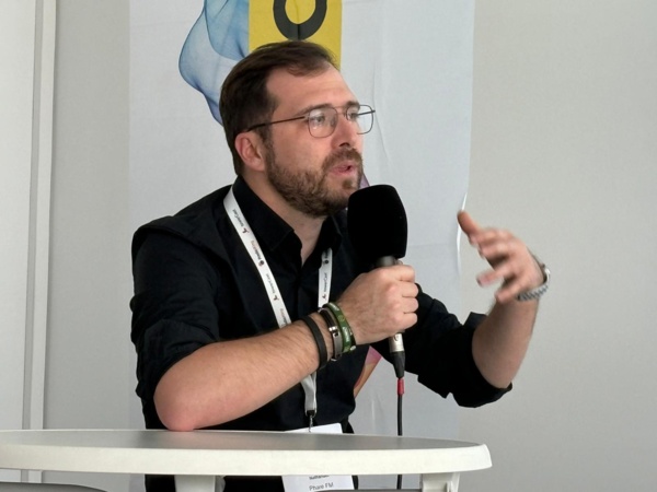 Phare FM voit les choses en grand avec une semaine spéciale à Paris en juillet. Son directeur Nathanaël Chong, a abordé les spécificités de ce jeune réseau plein de fougue et d’enthousiasme qui ne demande qu’à s’étendre.