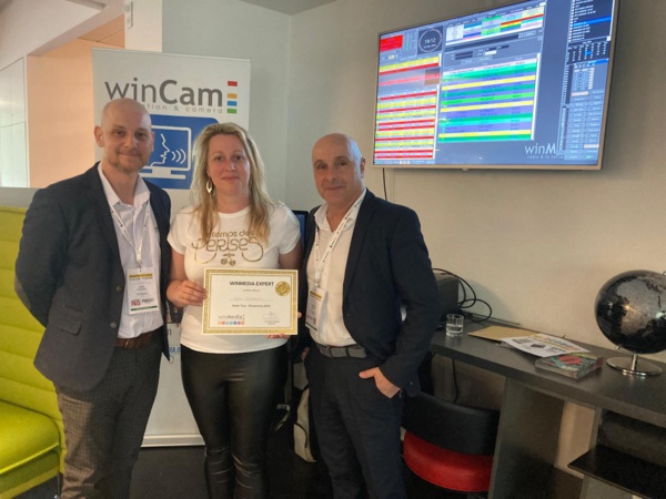 L'Happy Hour WinMedia a récompensé Sabrina Rondeau, coordinatrice d’antenne à Azur FM. Elle remporte une console RODEcaster.