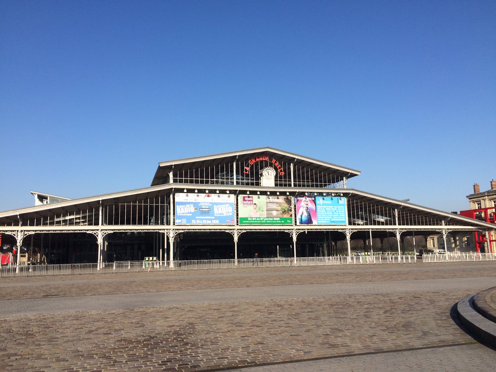 #SalonRadio on est dans la place là ! #SalonRadio on est dans la place là !