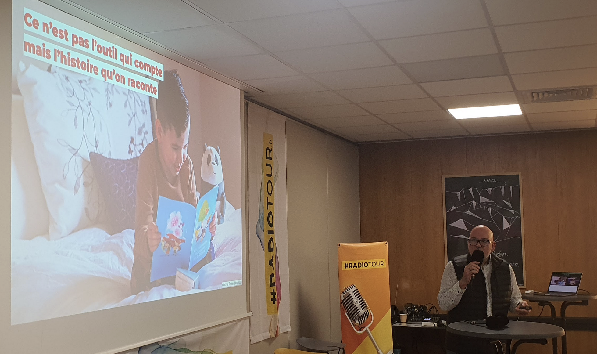 Regardez la phrase qui apparaît sur l'écran... Regardez la phrase qui apparaît sur l'écran...