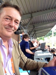 La tribune de presse, terrain de jeu favori de Laurent Depret. © LD/RMC. La tribune de presse, terrain de jeu favori de Laurent Depret. © LD/RMC.