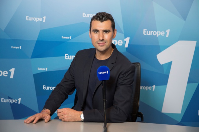 Thomas Joubert quitte les studios de la rue François 1er  © Laurent Hazgui Capa Pictures