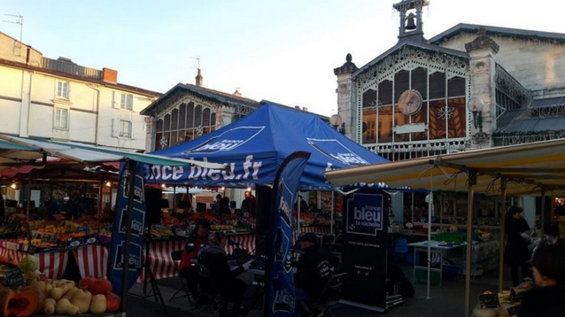 Tous les mois France Bleu La Rochelle fait découvrir à ses auditeurs un marché des deux Charentes © France Bleu