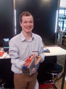 Floris Roosen et son prototype d'émetteur de 1 kW. © BV.