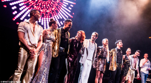 Et pour clôturer la soirée, la troupe de la comédie musicale "Saturday Night Fever", venue mettre le feu au Palace aux couleurs du Disco, a fait danser toute la salle © Guilhem Canal Et pour clôturer la soirée, la troupe de la comédie musicale "Saturday Night Fever", venue mettre le feu au Palace aux couleurs du Disco, a fait danser toute la salle © Guilhem Canal