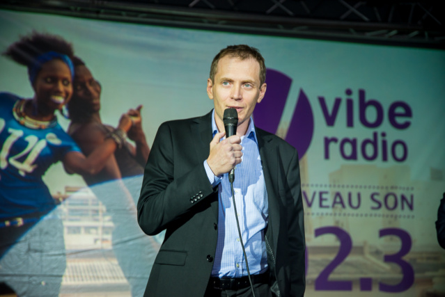 Daniel Galinski lors du lancement de la radio Vibe. © LARI.