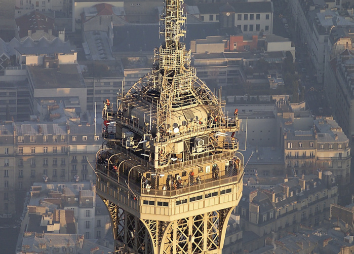Le sommet de la Tour Eiffel accueille le départ de signaux de nombreuses radios © TDF