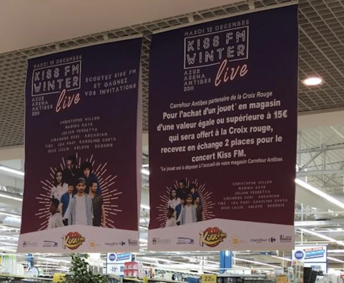 Le concert s'affiche déjà dans la galerie d'un centre commercial Le concert s'affiche déjà dans la galerie d'un centre commercial