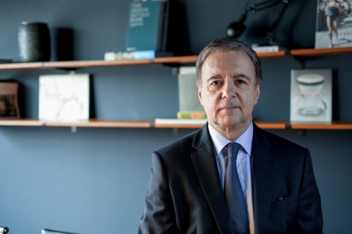 François Desnoyers est ancien journaliste et ancien directeur général de Radio France. Il est actuellement DG de l'agence Publics.