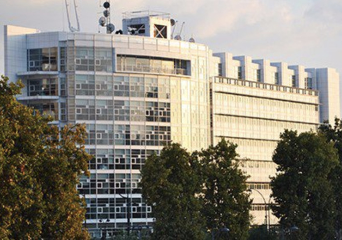 "Le Jade" a hébergé Canal Plus jusqu'en 2004. "Le Jade" a hébergé Canal Plus jusqu'en 2004.