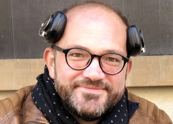 Thibault de Saint-Maurice organise le 1er festival de podcast à Paris. Thibault de Saint-Maurice organise le 1er festival de podcast à Paris.