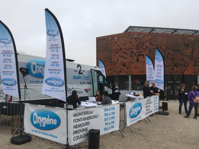 La délocalisation Les deux du matin Tour de Radio Oxygène en Seine-et-Marne. La délocalisation Les deux du matin Tour de Radio Oxygène en Seine-et-Marne.