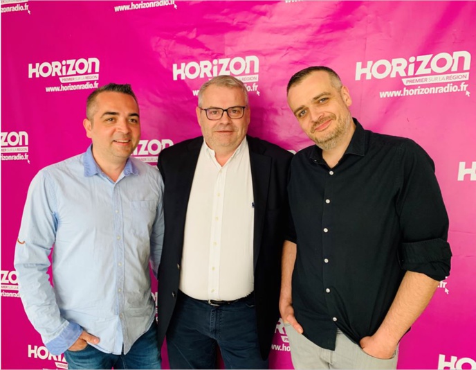 Passage de relais entre Yann Brunissen et Julien Mano avec au milieu Philippe Deviller Passage de relais entre Yann Brunissen et Julien Mano avec au milieu Philippe Deviller