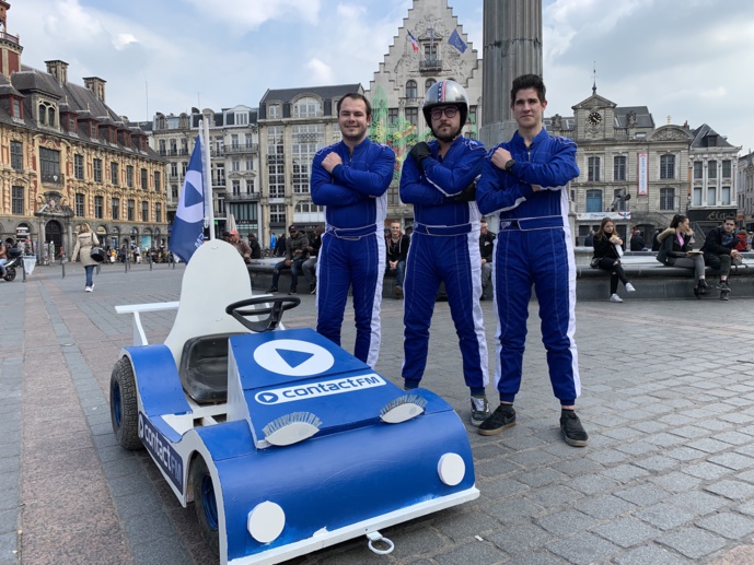 Une caisse à savon aux couleurs de Contact FM Une caisse à savon aux couleurs de Contact FM