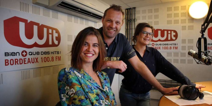 Chaque matin, Bérénice, Ludo et Diane Charbonnel (infos) réveillent la Gironde, sur Wit FM. © D.R.