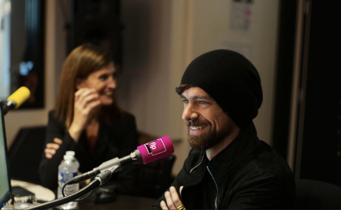 Le PDG de Twitter visite FIP... et dévoile son surprenant tatouage Le PDG de Twitter visite FIP... et dévoile son surprenant tatouage