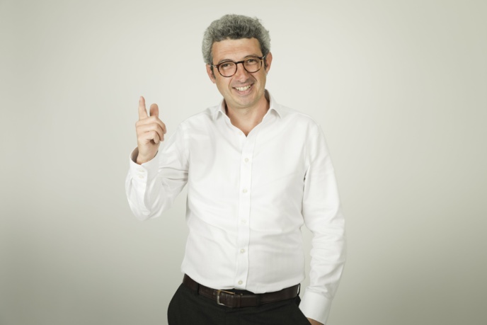 Jules Lavie dirige Code Source, le podcast du journal Le Parisien. Après avoir passé 15 ans à Radio France, il lance "Vraiment", un éphémère hebdomadaire papier.