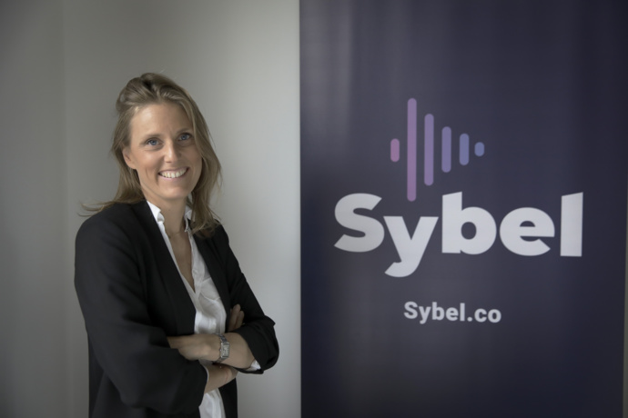 Après une carrière dans l'audiovisuel, Virginie Maire s'est lancée dans l'audio. Crédit : Philippe de Poulpiquet