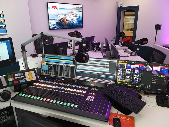La console LXE Wheatstone dans son environnement avec ZETTA RCS. Photo Sylvain Ferey, Radio FG La console LXE Wheatstone dans son environnement avec ZETTA RCS. Photo Sylvain Ferey, Radio FG