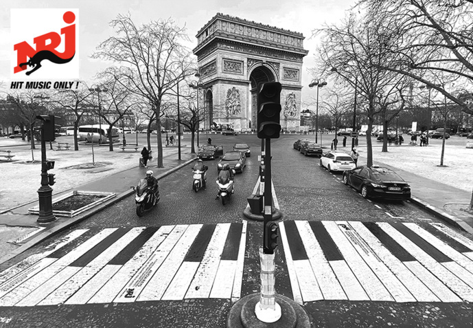 Le piano d’Alicia Keys s’est affiché sur les passages piétons et dans les rues de Paris Le piano d’Alicia Keys s’est affiché sur les passages piétons et dans les rues de Paris