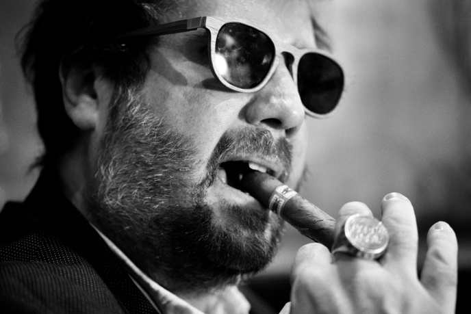 Chaque soir à 17h, Chicandier livre son analyse sur Rire & Chansons. © Alban Gernigon