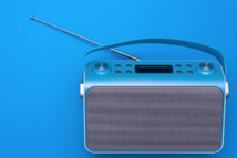 Ils vous disent qu'aujourd’hui, tout le monde peut créer sa radio en ligne ! Euh, ben non en fait … Ils vous disent qu'aujourd’hui, tout le monde peut créer sa radio en ligne ! Euh, ben non en fait …