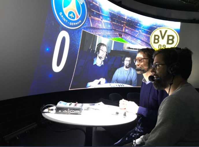 Lors du match à huis clos PSG-Dortmund, Cyrille de La Morinerie et Julien Froment commentent la rencontre sur Europe 1, depuis le studio Bellemare. © D.R.
