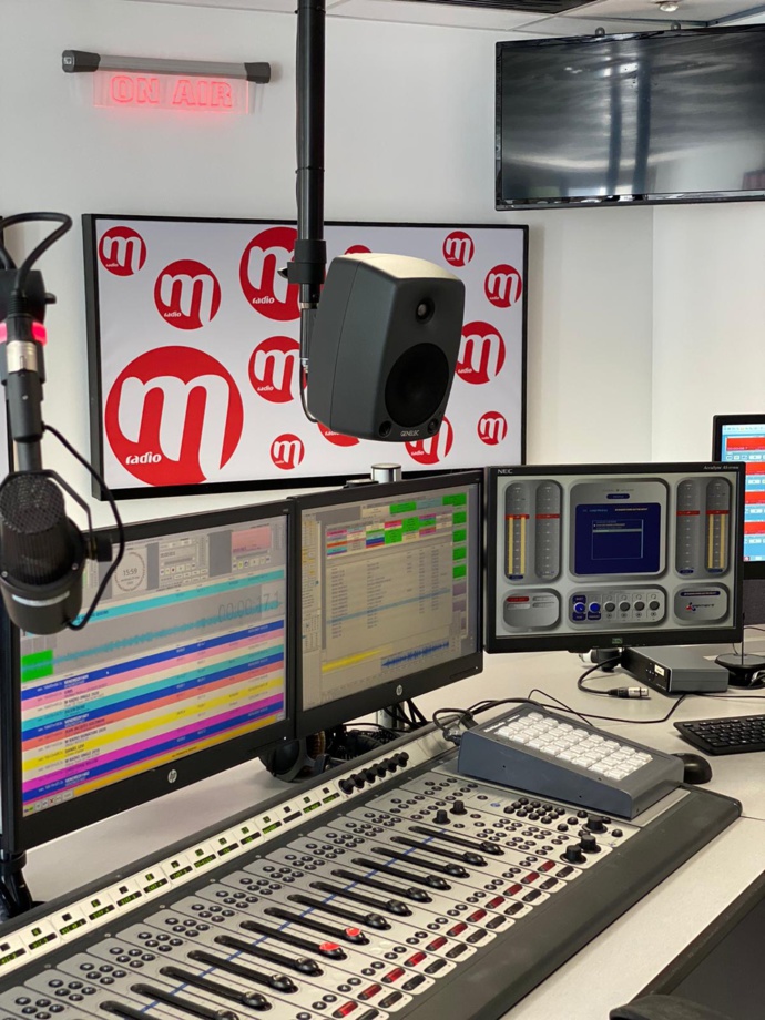 M Radio diffuse 100% de chanson française sur plus de 100 fréquences en France.