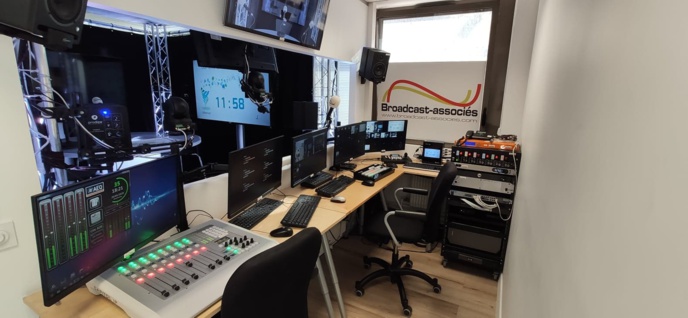 Une autre vue de la régie TV-Radio de Broadcast-associés Une autre vue de la régie TV-Radio de Broadcast-associés