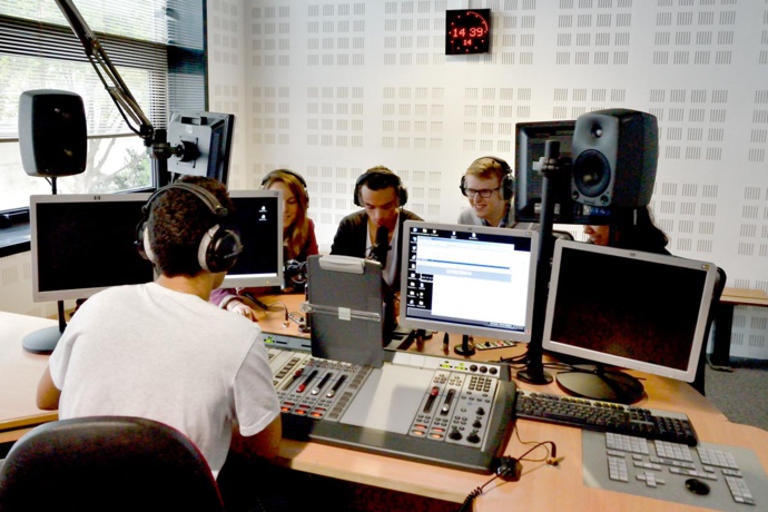 Ici, le studio Difool… Ici, le studio Difool…