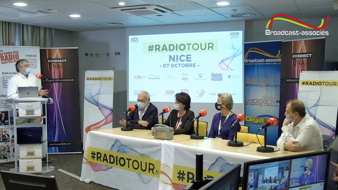 De gauche à droite : Pierre Potin (président de Mosaïque FM), Agnès Luque (directrice de RCF Méditerranée), Évelyne Tonelli (présidente de Radio Ethic), et Thierry Bordes (directeur des programmes de Fréquence Mistral)
