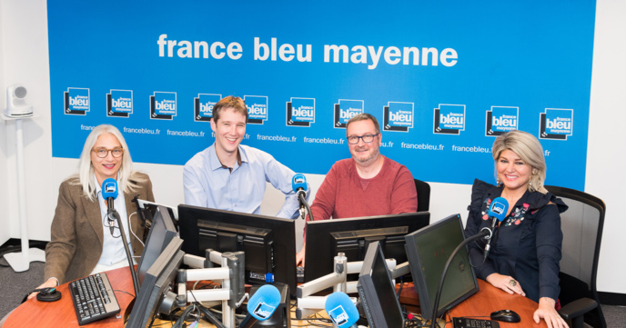 De gauche à droite : Armelle Rocque (journaliste), Gauthier Paturo (animateur), Philippe Guitton (animateur), Stéphanie Denevault (journaliste).