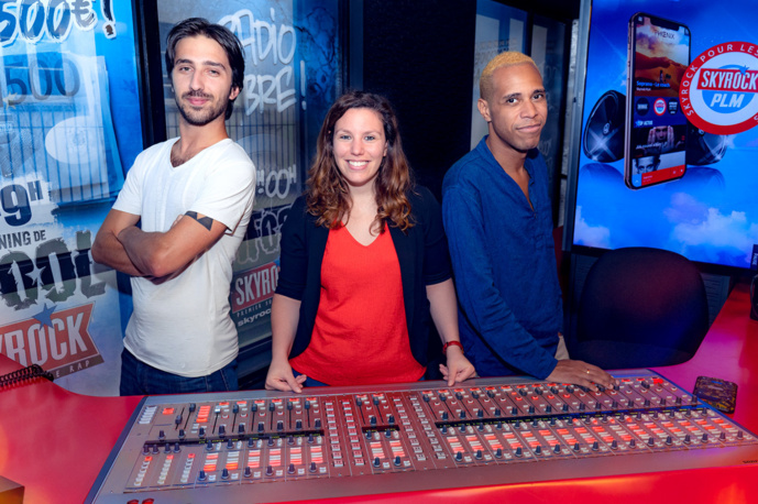 De gauche à droite, les animateurs Skyrock PLM : Antoine, Léa et M’Rik De gauche à droite, les animateurs Skyrock PLM : Antoine, Léa et M’Rik