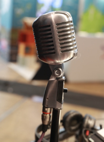 Illustration © Linda Viksna / La Lettre Pro de la Radio. Illustration © Linda Viksna / La Lettre Pro de la Radio.