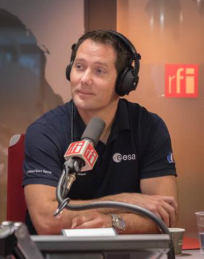 Tout au long de son voyage, Thomas Pesquet partagera sur RFI et France 24 son quotidien à bord de l’ISS à travers des vidéos régulièrement publiées sur les sites et les réseaux sociaux des deux médias internationaux.
