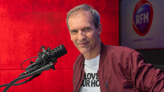 Pat Angeli, à la tête chaque week-end dès 22h de RFM Night Fever et chaque jour du 16-20 en coanimation avec Marie-Pierre Schembri. © RFM.