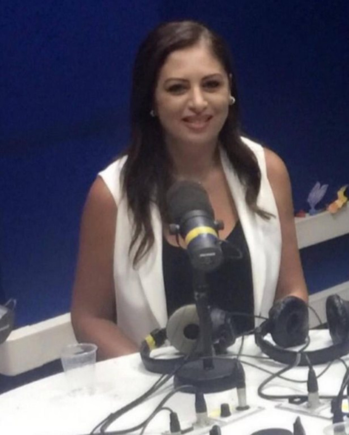 Elissar Naddaf, Conseillère pour les médias francophones auprès du ministère de l’Information, dans les locaux de la radio. © Radio Liban 96.2 FM.