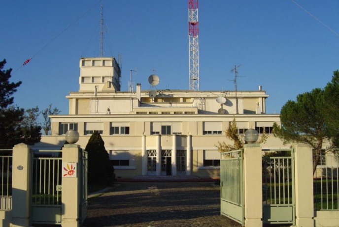 TDF est le propriétaire du site de Muret, ancien émetteur ondes moyennes et ondes courtes de Muret. Détruit par les troupes Allemandes en 1944, les émissions reprendront provisoirement quelques mois après... TDF est le propriétaire du site de Muret, ancien émetteur ondes moyennes et ondes courtes de Muret. Détruit par les troupes Allemandes en 1944, les émissions reprendront provisoirement quelques mois après...
