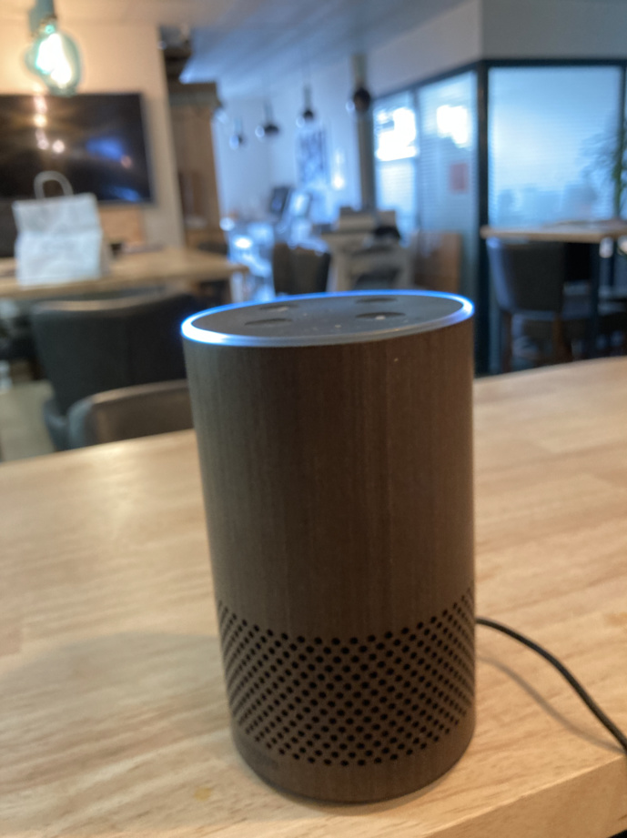 Alexa est aussi présente dans les bureaux des Editions HF Alexa est aussi présente dans les bureaux des Editions HF