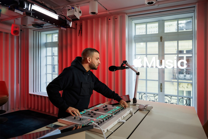 Le nouveau studio radio Apple Music à Paris accueillera les plus grands noms de la musique francophone.