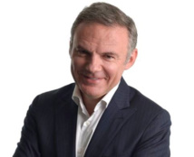 Eric Brunet sort de son studio Eric Brunet sort de son studio