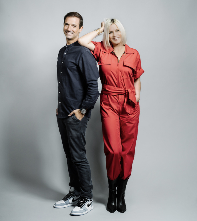 Grégory Ascher et Justine Salmon animent depuis six ans le morning de RTL2. © Fred Stucin / Pasco&Co / RTL2.
