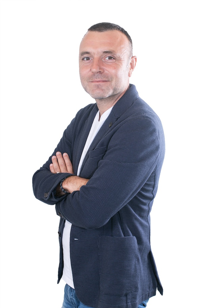 David Martin dirige les programmes de Totem : la célèbre radio aveyronnaise "proxi-généraliste" émet de Brive à Lodève.