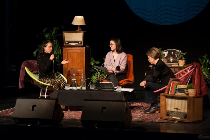 Une session d'écoute au Brussels Podcast Festival en 2021. © Pierre Ghyssens.
