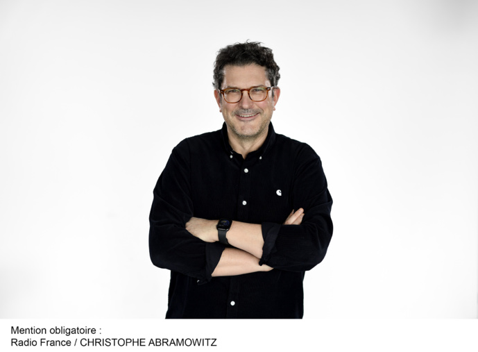 Mathieu Marmouget veut parler aux jeunes à travers de nouveaux formats. © Radio France / Christophe Abramowitz.
