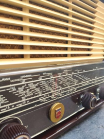 Les Doyens : une nouvelle collection de postes TSF Les Doyens : une nouvelle collection de postes TSF